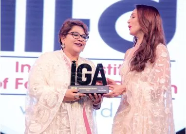 IIFD - Best Fashion Designing College India Awarded By Madhuri dixit